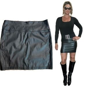 Sirens black faux leather mini skirt moto biker punk rock Sz M Vegas party